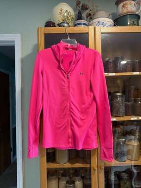 Under Armour Women's Medium Pink Full Zip Hooded Training Jacket with Thumbholes